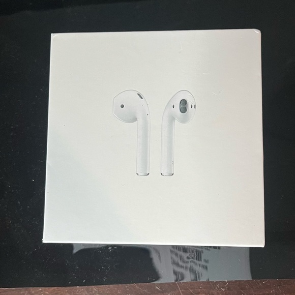 Apple AirPods with Wireless Charging Case - White